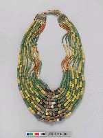 藏品(女子琉璃珠胸飾)的圖片